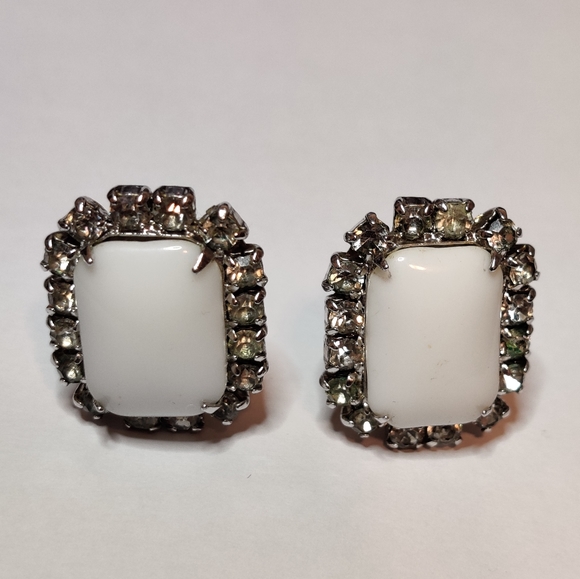 Vintage Signed Weiss White Milk Class Earrings - Picture 9 of 15